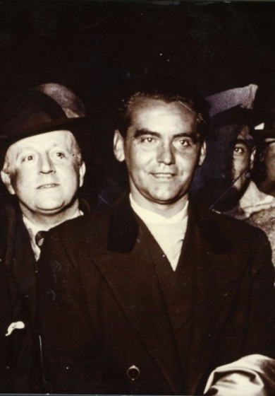 Federico Garc�a Lorca con Gregorio Mart�nez Sierra, Jorge Larco y Manuel Fontanals, a su llegada a Buenos Aires.