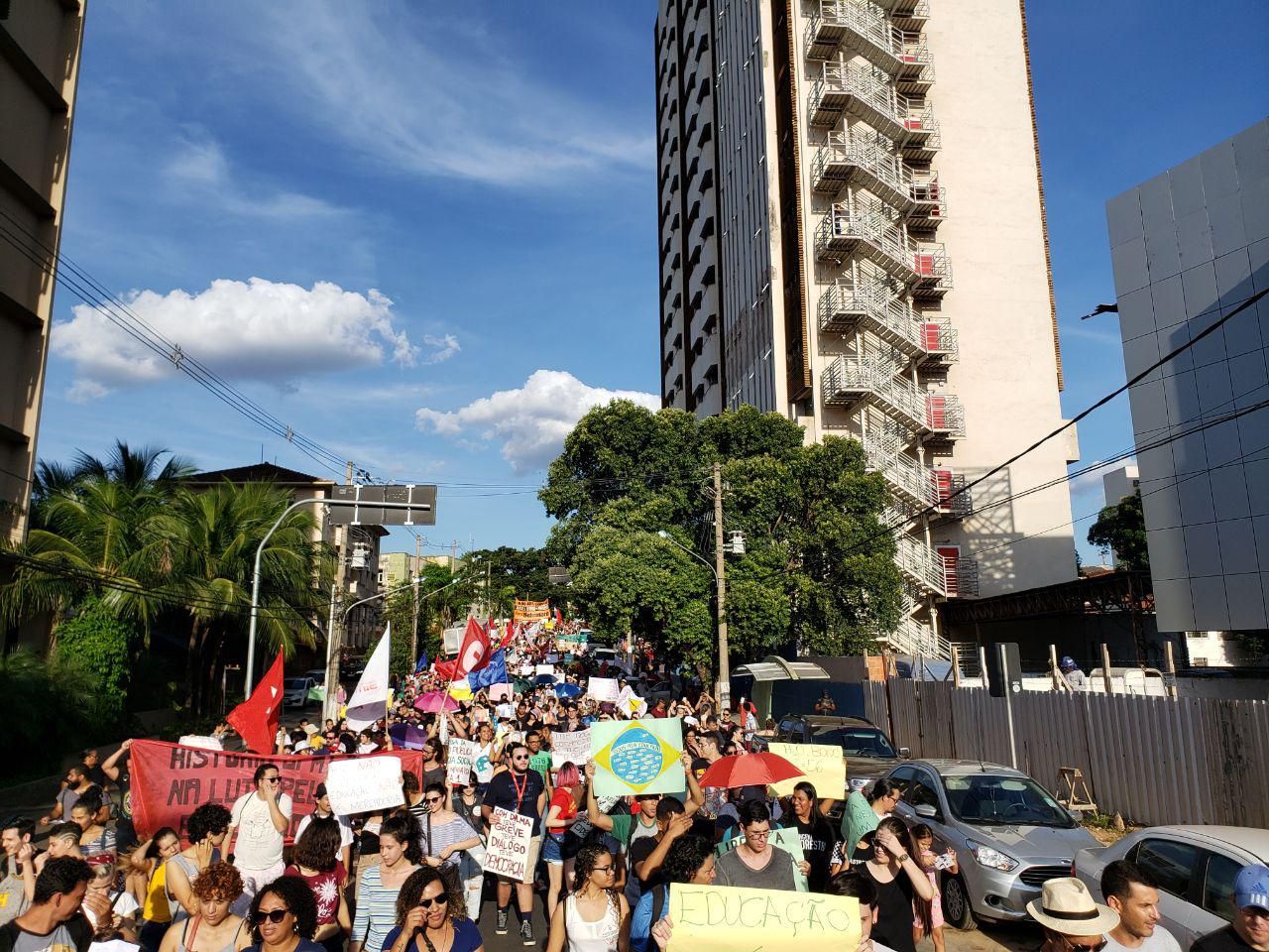 Cuiabá MT - Brasil - Foto Thays Amorim Estudantes NINJA