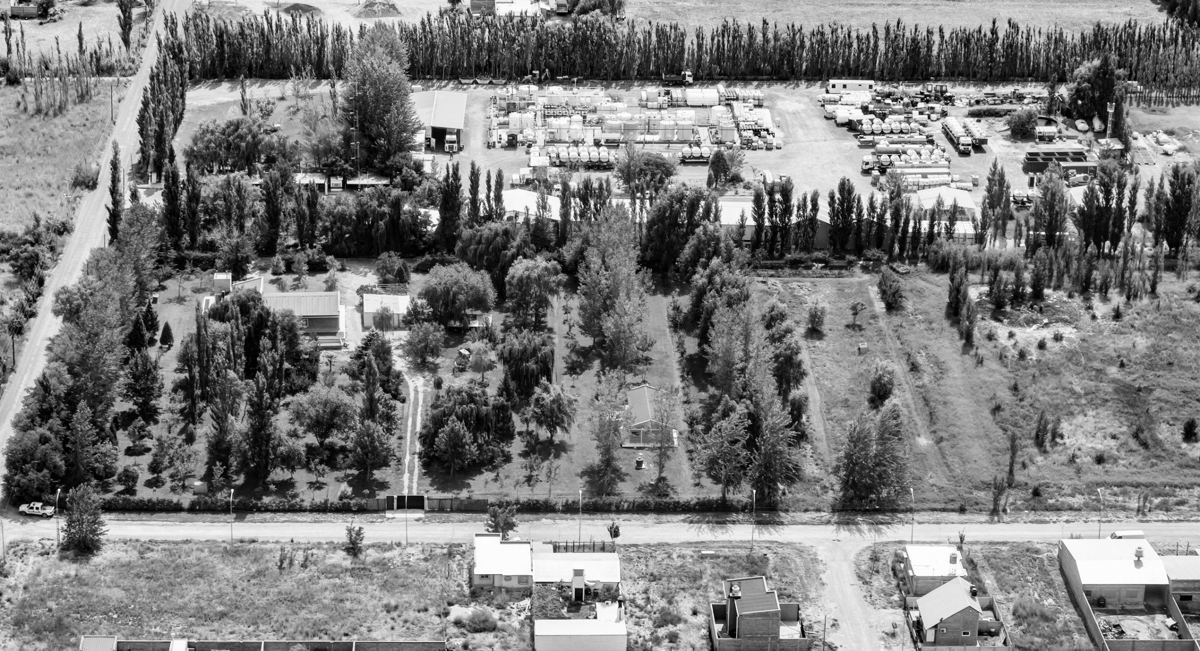 Foto aérea de la empresa Quinpe, en la localidad de Fernández Oro (Martín Alvarez Mullaly).