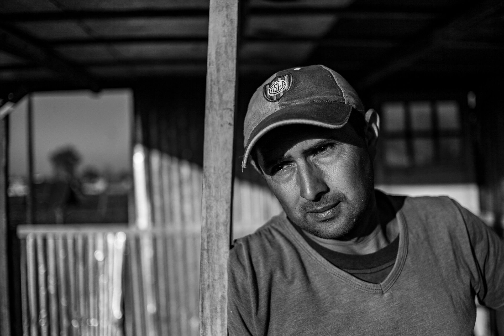 Luis Alberto Avalos, 40 años. Albañil, carpintero y pintor. Tiene a su familia en Paraguay y no pudo seguir alquilando. 