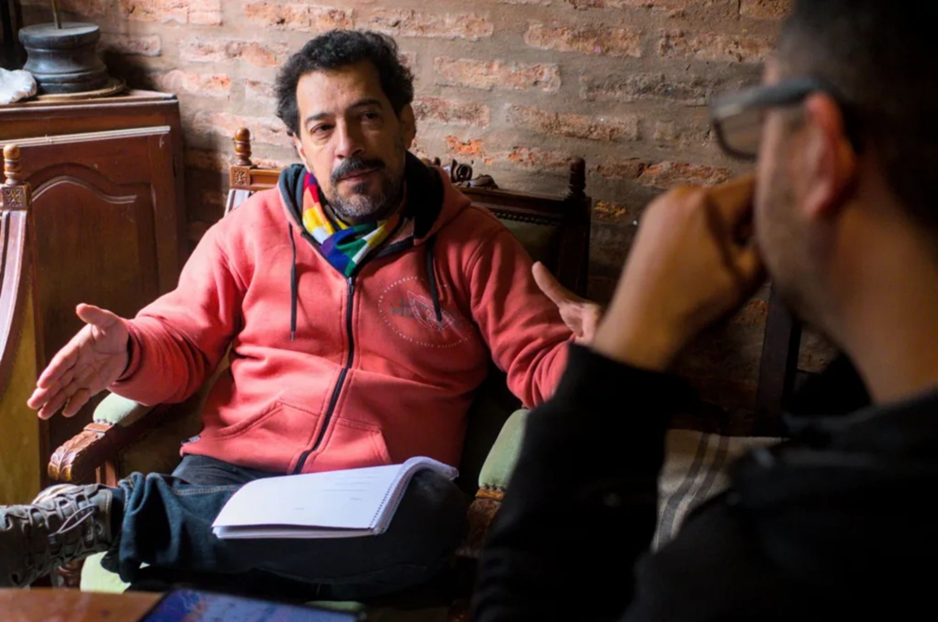 Fabián Domínguez cuenta su proceso de rastreo de textos de Rodolfo Walsh en Del Viso, Provincia de Buenos Aires, Argentina.