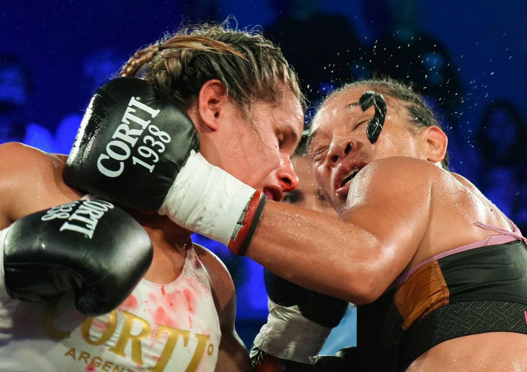 Hugo Ramos (CABA, enero 2024). Sol “La Picante” Baumstarh defiende sus dos coronas ante la venezolana Leiryn “La China” Flores, en la Federación Argentina de Box.