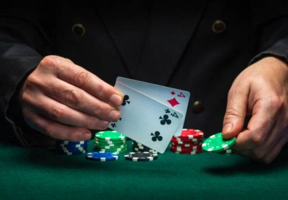 Psicología del Poker en Línea: Cómo el Control Mental Define los Resultados